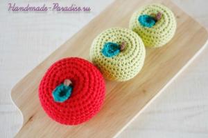 Crocheted fruits and vegetables Crochet 3a apple glued to paper